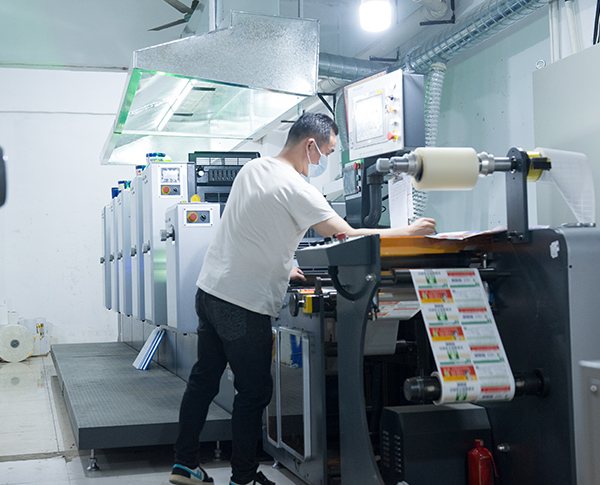 煒岡5+1輪轉機--印刷中